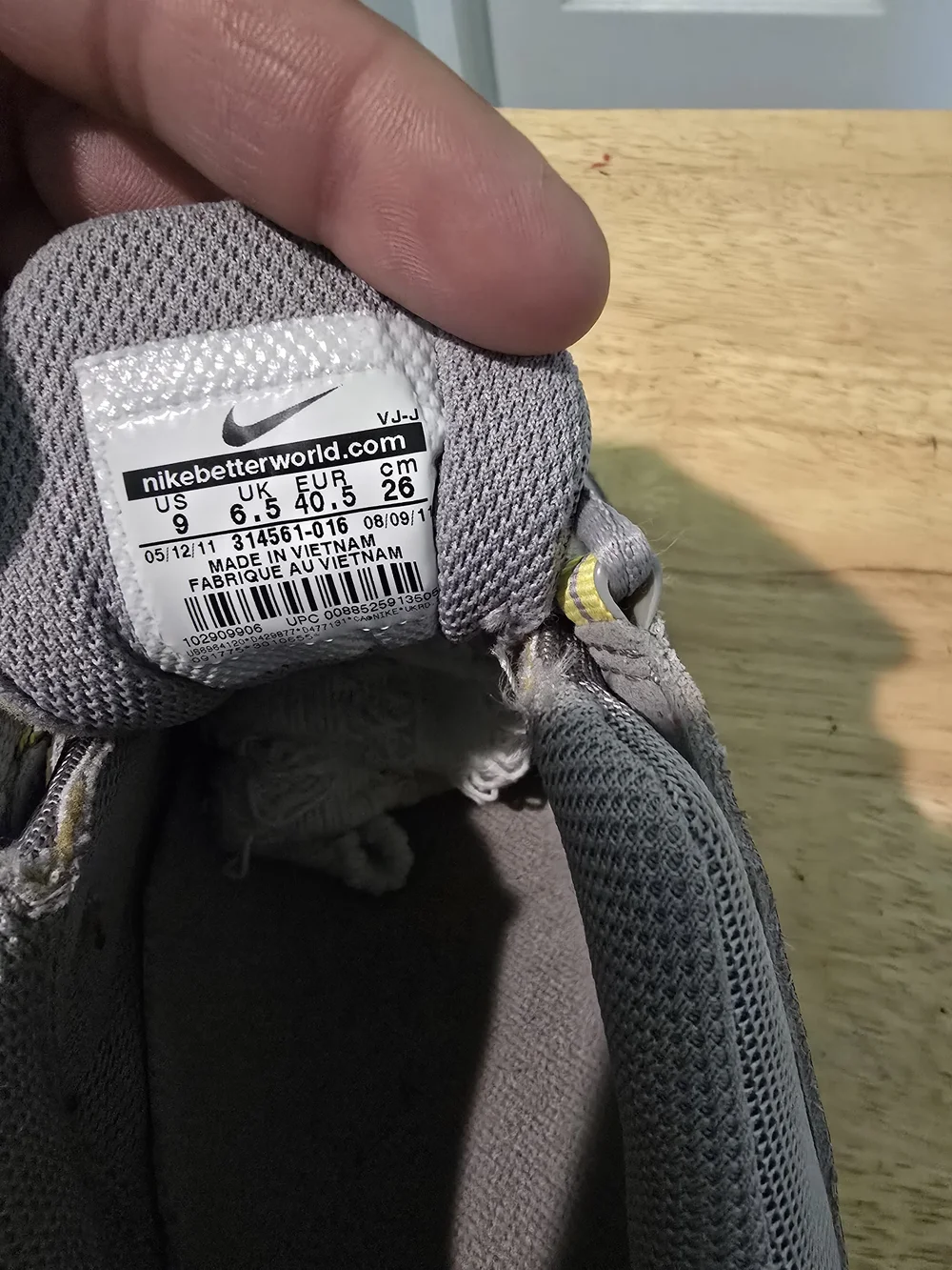 VINTAGE Nike Shox NZ Medium Grey/Sonic Yellow Running Shoes! Size 9 Women's 2011